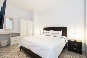 1 Schlafzimmer, Reisekinderbett, kostenloses WLAN, Bettwäsche