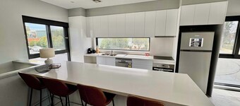 Quite and large 2 bedroom - Sleeps 6 - 2 bathrooms