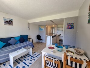 TV - 2-room apartment, near beach, Arzon (Arzon)