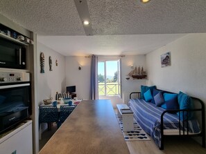 Interior - 2-room apartment, near beach, Arzon (Arzon)