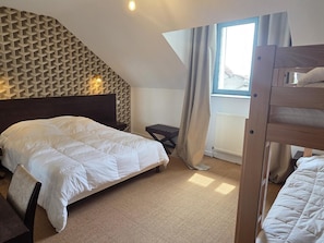 9 bedrooms, Internet - Group Cottage up to 36 People, Garden and Wifi (Louchy-Montfand)