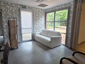 TV - Group Cottage up to 36 People, Garden and Wifi (Louchy-Montfand)