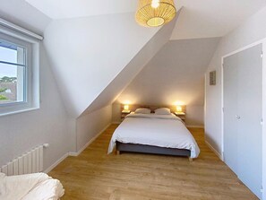4 bedrooms, free WiFi - Family house with heated pool in Hauteville-sur-Mer (Hauteville-sur-Mer)