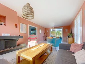 TV, fireplace