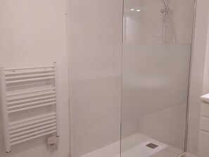 Bathroom - Modern studio in Balaruc-les-Bains with 2 beds (Balaruc-les-Bains)