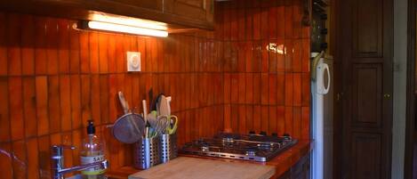 Fridge, microwave, dishwasher, coffee/tea maker