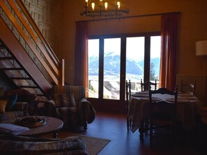 Dining - Spacious Duplex for 8 with Pyrenees View (Font-Romeu-Odeillo-Via)