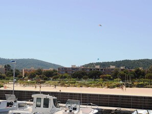 On the beach - Studio in Bormes-les-Mimosas with beach access, terrace and parking (Bormes-les-Mimosas)