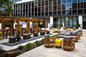 Outdoor dining - Walk to Toyota Center | Free Downtown Shuttle (Houston)