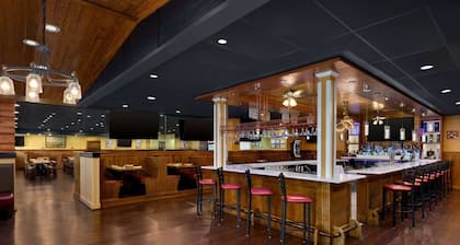 Near Towne Centre at Laurel + On-site Dining & Gym