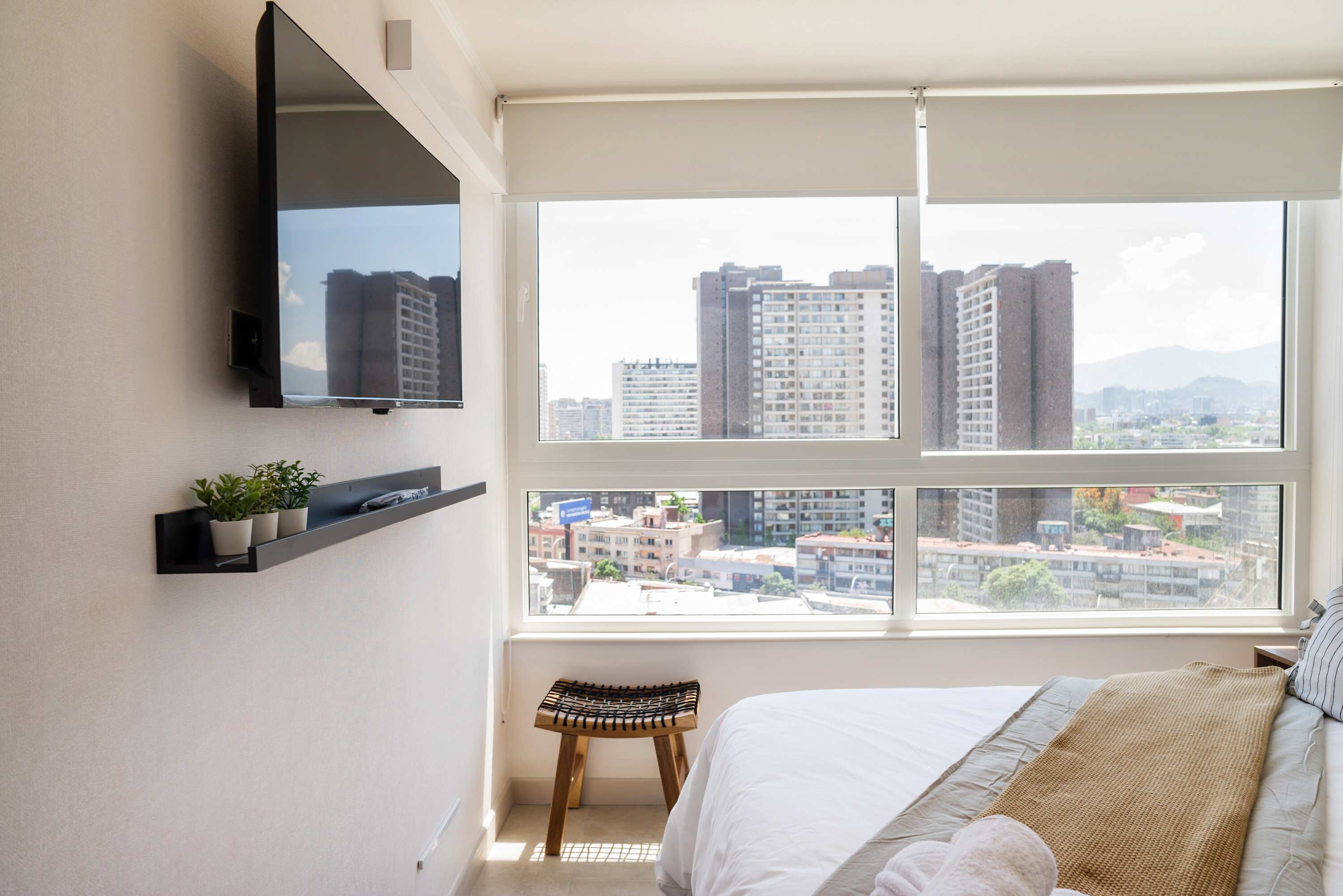 1 habitación, tabla de planchar con plancha, wifi y ropa de cama 