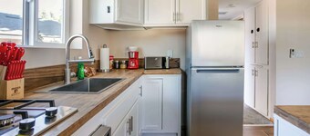 Cozy 1BR Guest House with Mountain View in Simi Valley