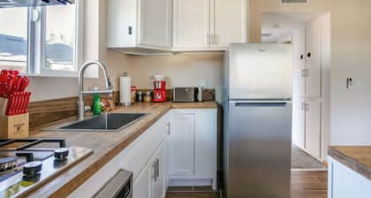 Cozy 1BR Guest House with Mountain View in Simi Valley