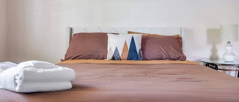 1 habitación, tabla de planchar con plancha, wifi y ropa de cama