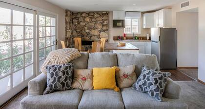 Cozy 1BR Guest House with Mountain View in Simi Valley