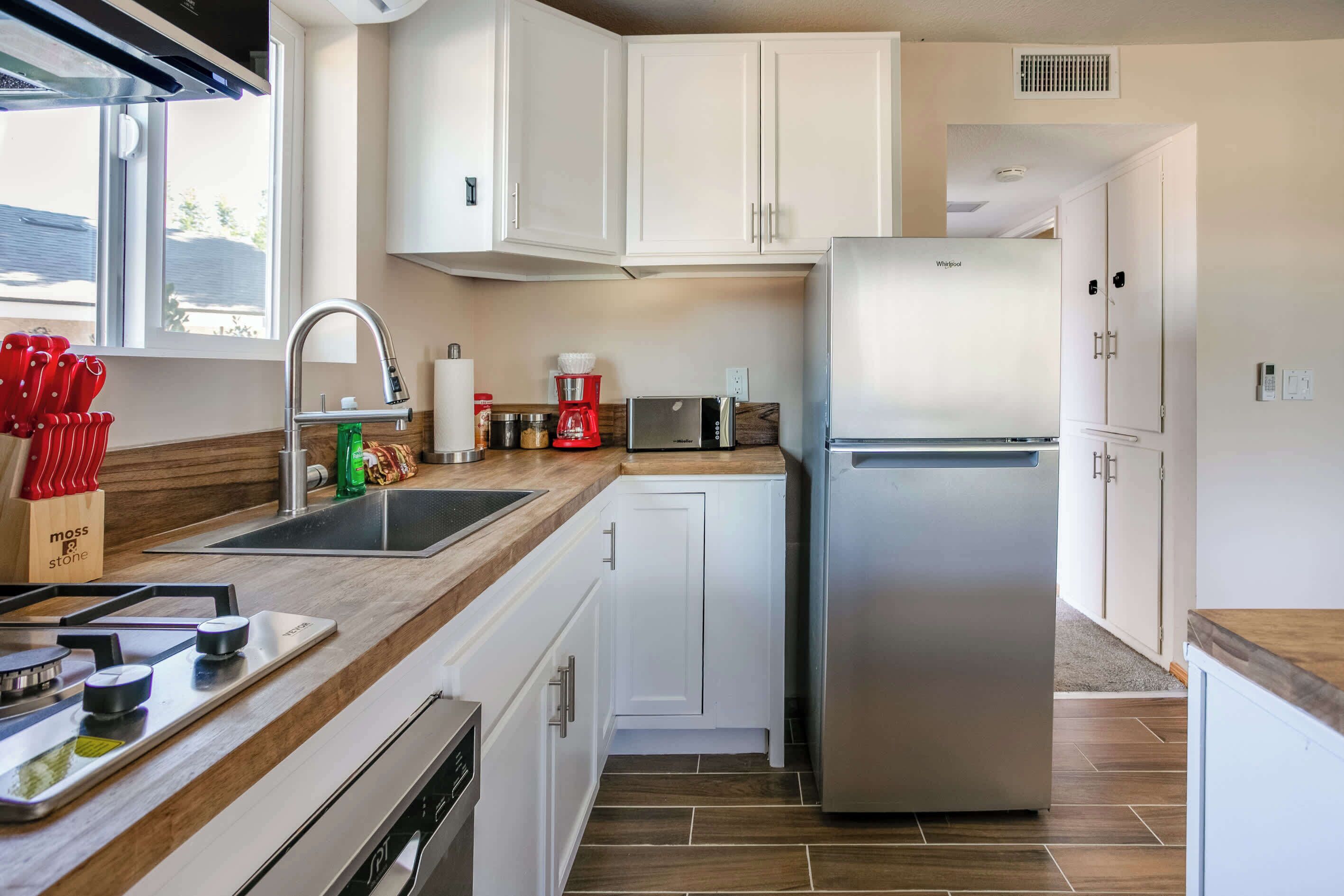 Microwave, stovetop, dishwasher, coffee/tea maker