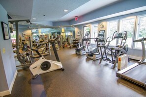 Fitness facility - The Lodges at Sunrise Birches B202 ski on ski off with a wonderful community sports center. (Killington)