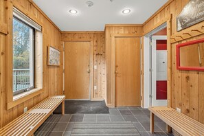 Interior - The Lodges at Sunrise Birches B202 ski on ski off with a wonderful community sports center. (Killington)
