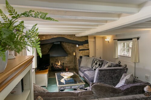 Beautiful 5-Bedroom Home with Cinema & Games Room