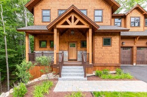 Exterior - Riverfront Luxury at South Peak, Hot Tub, Fire Pit, Sleeps 14 (Lincoln)