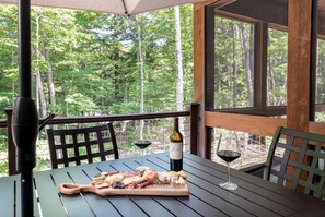Outdoor dining - Riverfront Luxury at South Peak, Hot Tub, Fire Pit, Sleeps 14 (Lincoln)