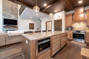 Fridge, microwave, oven, stovetop - Riverfront Luxury at South Peak, Hot Tub, Fire Pit, Sleeps 14 (Lincoln)