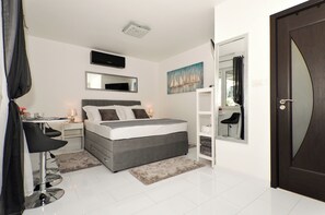 1 bedroom, iron/ironing board, WiFi, bed sheets - Spalato Imperium- lovely apartment with big terrace and free bikes (Split)