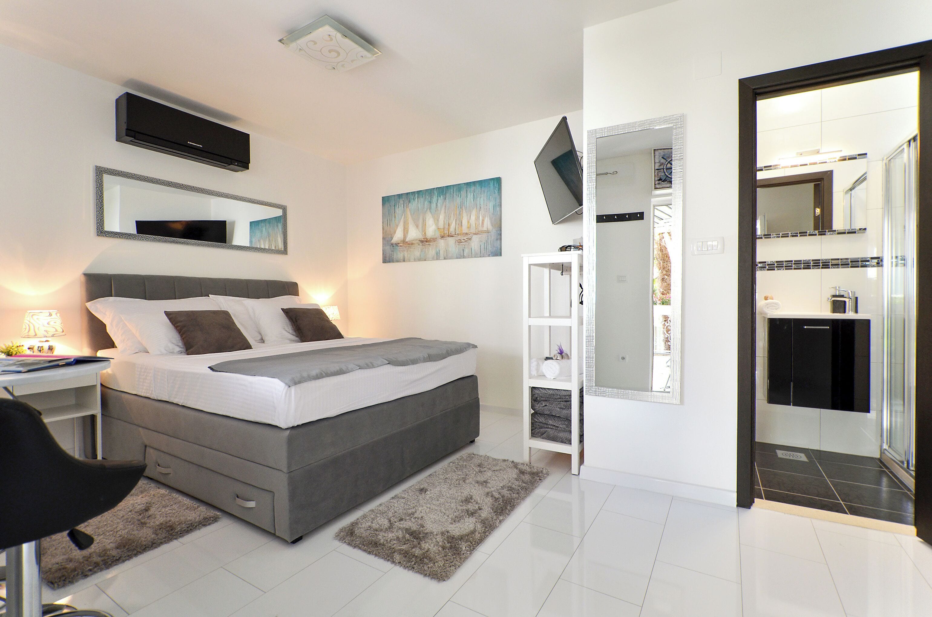 1 bedroom, iron/ironing board, WiFi, bed sheets