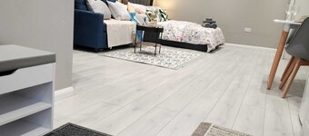 Spacious Luxe Suite - New Build London & Essex