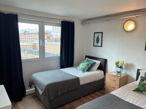 Room - Premium 2Pax Apartment with Kitchen  (London)