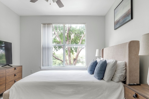 Apartamento (2 Bedrooms) | Individualmente decorados, individualmente mobiliados, escrivaninha