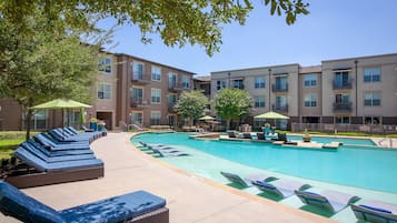 屋外プール、サンラウンジャー