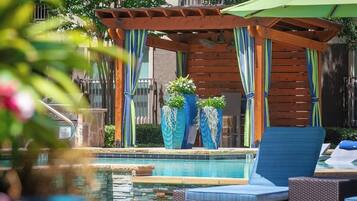 Outdoor pool, sun loungers