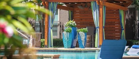 Außenpool, Liegestühle