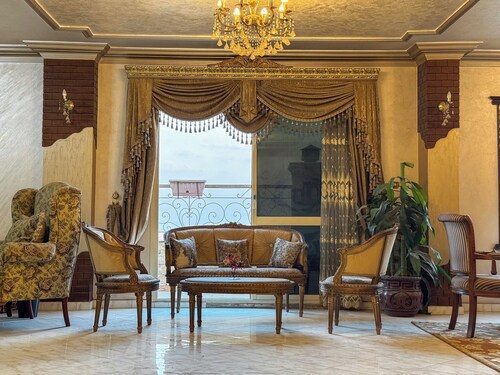 Family Friends Palace Space up to 13 person with PYRAMID VIEW 𓂀 𓋹𓃠𓆃𓅓𓆣