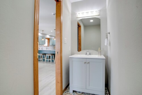 Shared Hot Tub & Yard: Home Near Dtwn Brighton