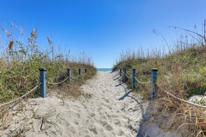 Interior - Steps to Sea! 3rd-floor Myrtle Beach Condo w/ Pool (Myrtle Beach)