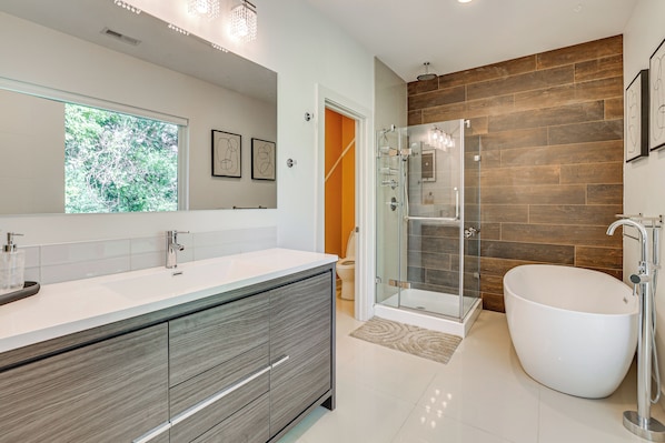 House (4 Bedrooms) | Interior - 4 Mi to Dtwn Greenville: Group-ready Home w/ Yard (Greenville)