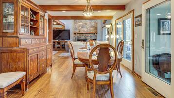 House (4 Bedrooms) | Interior