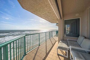 Property grounds - 701 Twin Towers - Daytona Beach Oceanfront Vacations, Inc (Daytona Beach Shores)