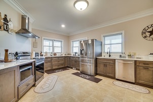 House (5 Bedrooms) | Interior