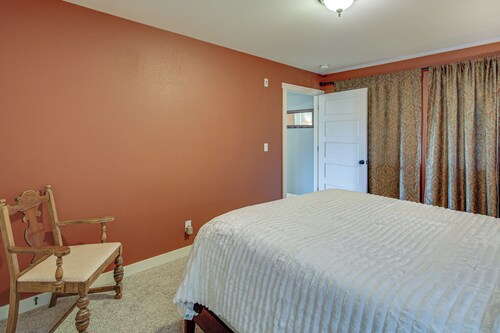 Hikes & Apples: Renovated Farmhouse in Gig Harbor!