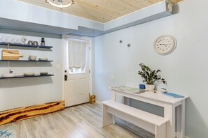 Apartment (1 Bedroom) | Interior - 12 Mi to Beach! Cozy Cove w/ Patio in Newport (Newport)