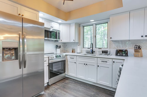 6 Mi to Bushkill Falls: Secluded Home w/ Game Room