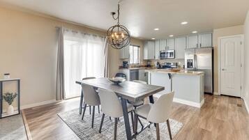 ุงูู
ูุดุฃุฉ ู
ู ุงูุฏุงุฎู