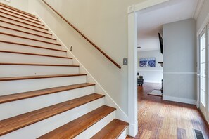 House (5 Bedrooms) | Interior - Waterfront Home w/ Private Boat Dock in Lancaster! (Lancaster)