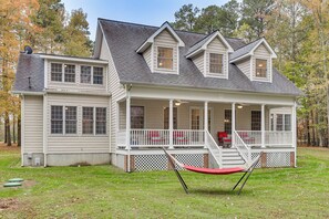 House (5 Bedrooms) | Interior - Waterfront Home w/ Private Boat Dock in Lancaster! (Lancaster)