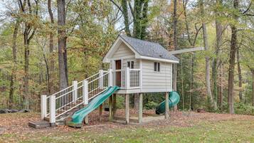 House (5 Bedrooms) | Interior