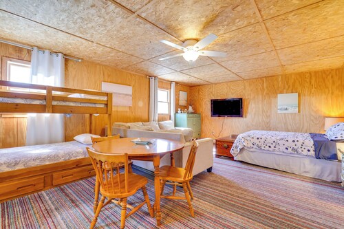 Hike, Ski & Golf: Water-view Lake Winola Retreat!