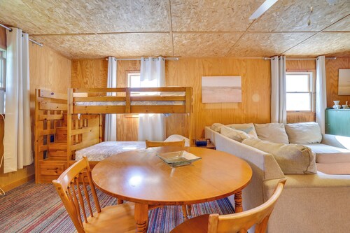 Hike, Ski & Golf: Water-view Lake Winola Retreat!